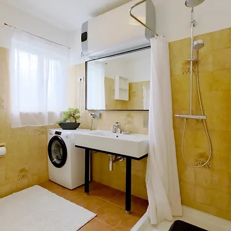 Luna 1 Apartman *